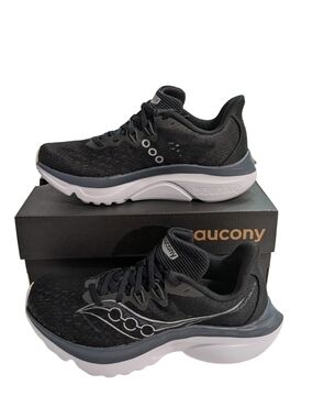 Saucony Kinvara 16 Women's Size 6 Black White Running Shoes S11020-200